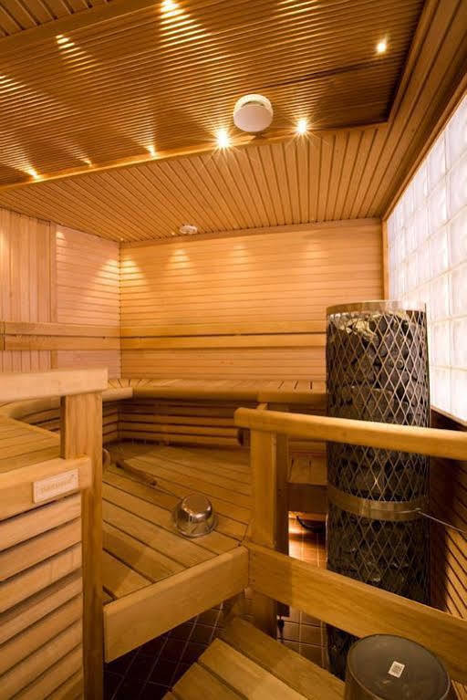 Hotel Emilia Хямеэнлинна Экстерьер фото