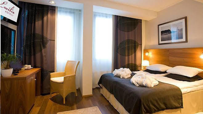 Hotel Emilia Хямеэнлинна Экстерьер фото